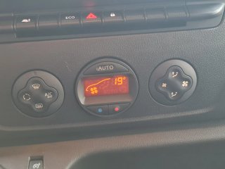 Nissan NV400 2021