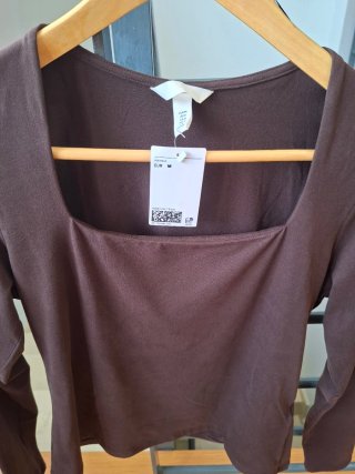 Top H&M manga larga escote cuadrado