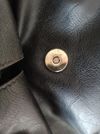 Mochila negra de cuero