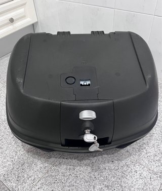 Baúl Givi Blade Tech 47L Suzuki Gsr 600