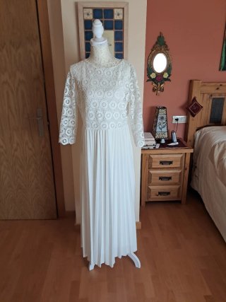 Vestido largo blanco encaje y plisado