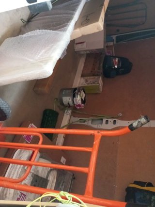 Nesecito conductor(hombre o mujer )para reparto
