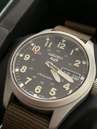 Reloj Seiko Automático Marrón y Negro