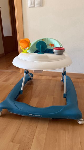 Andador infantil con juguetes marca bebeconfort