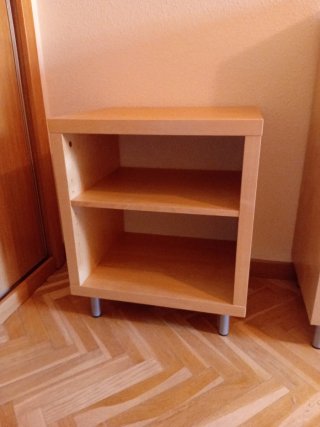 Mesita de noche de madera y metal