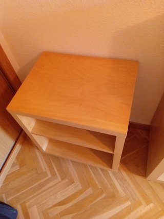 Mesita de noche de madera y metal