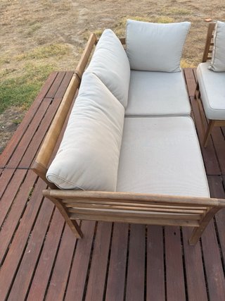 Conjunto de sofá y mesa de jardín de madera