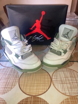 Jordan 4 Blanco Oliva