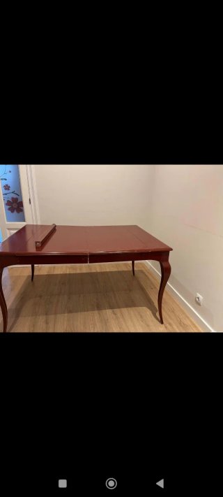 Mesa de madera para salón
