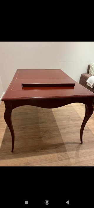 Mesa de madera para salón