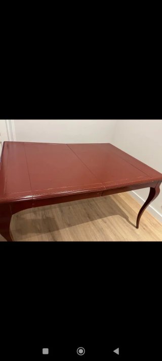 Mesa de madera para salón