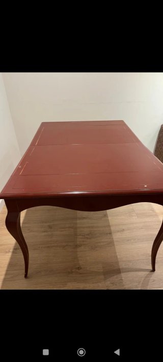 Mesa de madera para salón
