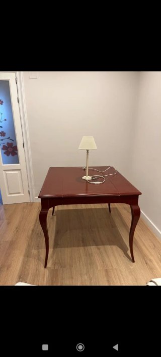 Mesa de madera para salón