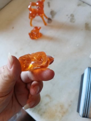 Juguetes antiguos de ciervos naranjas