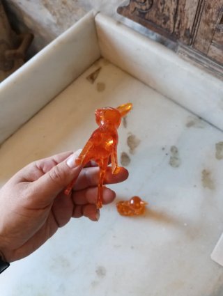 Juguetes antiguos de ciervos naranjas