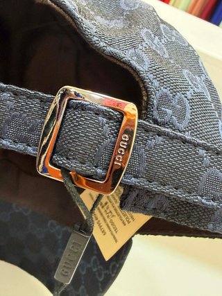 Berretto Gucci GG Nero con Strisce Rosse e Blu