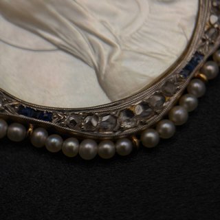 Medallón Antiguo Virgen Oro Diamantes Nácar