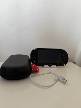 PS Vita Slim 2000 Negra + Accesorios