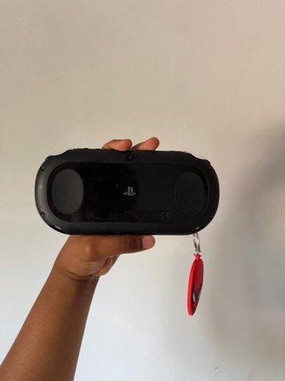 PS Vita Slim 2000 Negra + Accesorios