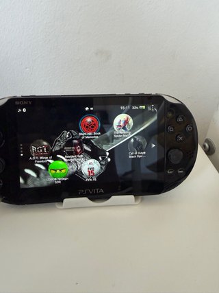 PS Vita Slim 2000 Negra + Accesorios