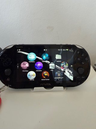 PS Vita Slim 2000 Negra + Accesorios