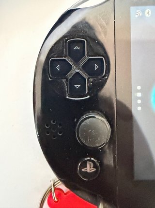 PS Vita Slim 2000 Negra + Accesorios