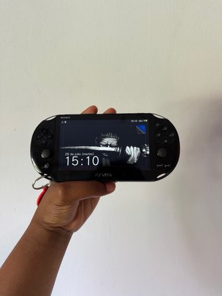 PS Vita Slim 2000 Negra + Accesorios