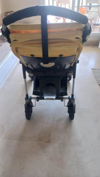 Bugaboo Bee 5 con capota amarilla