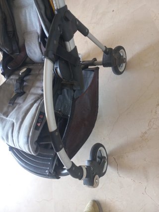 Bugaboo Bee 5 con capota amarilla