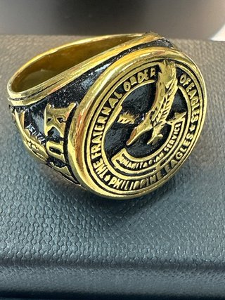 Anillo acero dorado con aguila T22