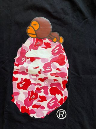 T-shirt BAPE nera con stampa ape rosa