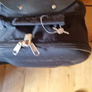 Maleta de viaje con ruedas y candado
