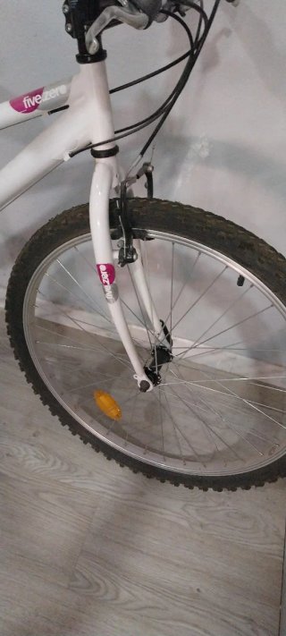 Bicicleta Rockrider blanca casi sin uso