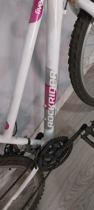 Bicicleta Rockrider blanca casi sin uso