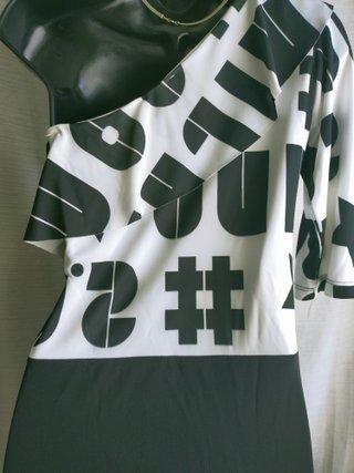 Vestido asimétrico estampado