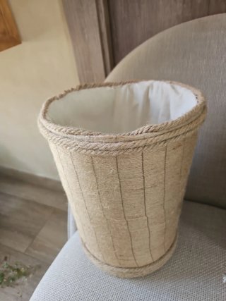 Planta artificial con maceta decorativa