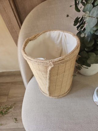 Planta artificial con maceta decorativa