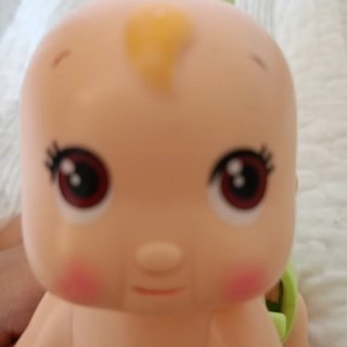 Muñeco bebé que anda y canta