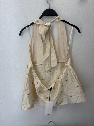 Top Zara Beige con Brillos Dorados