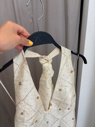 Top Zara Beige con Brillos Dorados