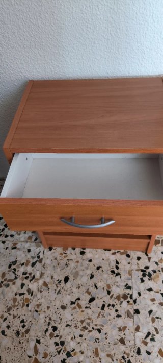 Mesita de noche de madera