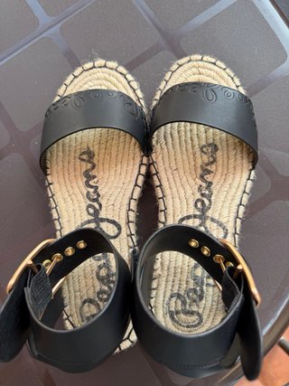 Sandalias Pep Jeans Beige y Negras