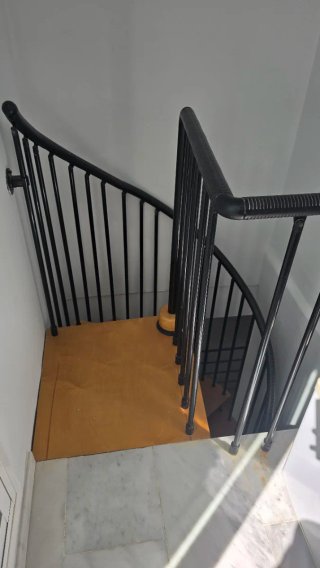 Escalera de caracol madera y metal