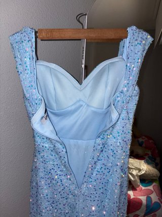 Vestido largo azul con brillos
