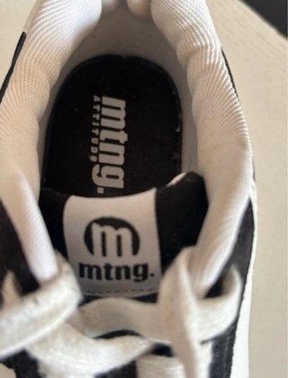 Zapatillas MTNG plataforma negras y blancas talla