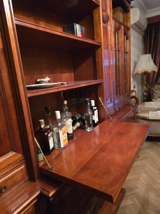 Mueble antiguo madera natural y cristal