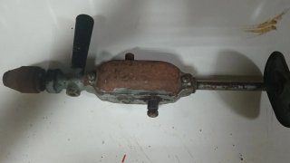 Taladro manual antiguo