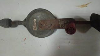Taladro manual antiguo