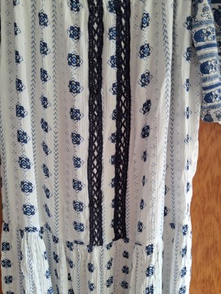 Vestido de hombros descubiertos con estampado boho
