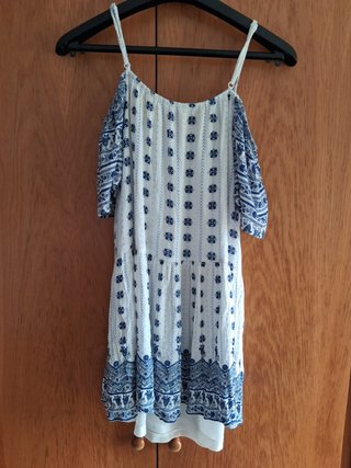 Vestido de hombros descubiertos con estampado boho